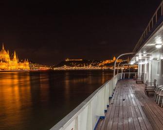 Grand Jules - Boat Hotel - Budapest - Balcony