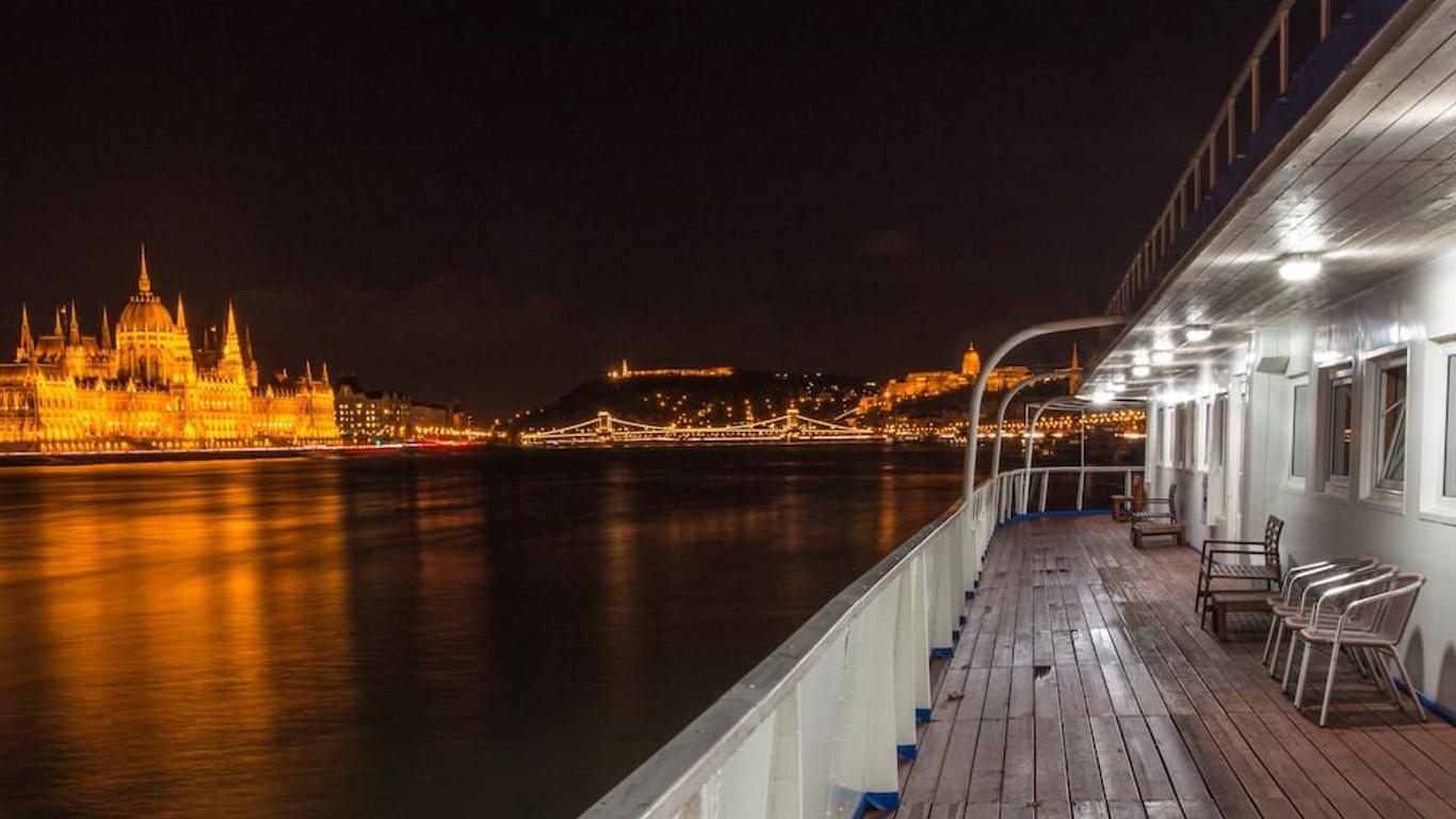 Grand Jules - Boat Hotel