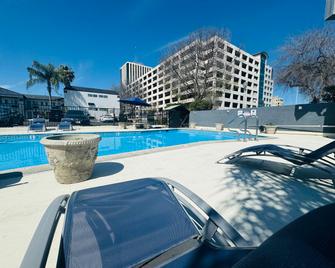 SureStay by Best Western Fresno Central - פרסנו - בריכה