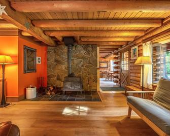 Baja Norte with Xbox and Board Game - Hood River - Living room