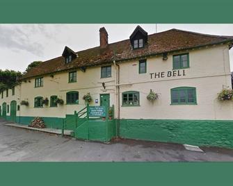 The Bell Inn - Devizes - Building