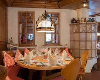 Gasthaus Auerhahn - Baden-Baden - Yemek odası
