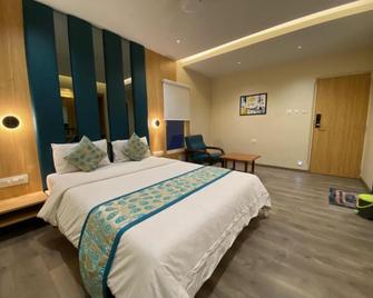 Hotel Apex International - 巴羅達 - 臥室