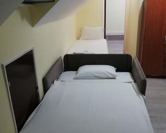 بينساو ريزيدينشال كامويس - لشبونة - غرفة نوم