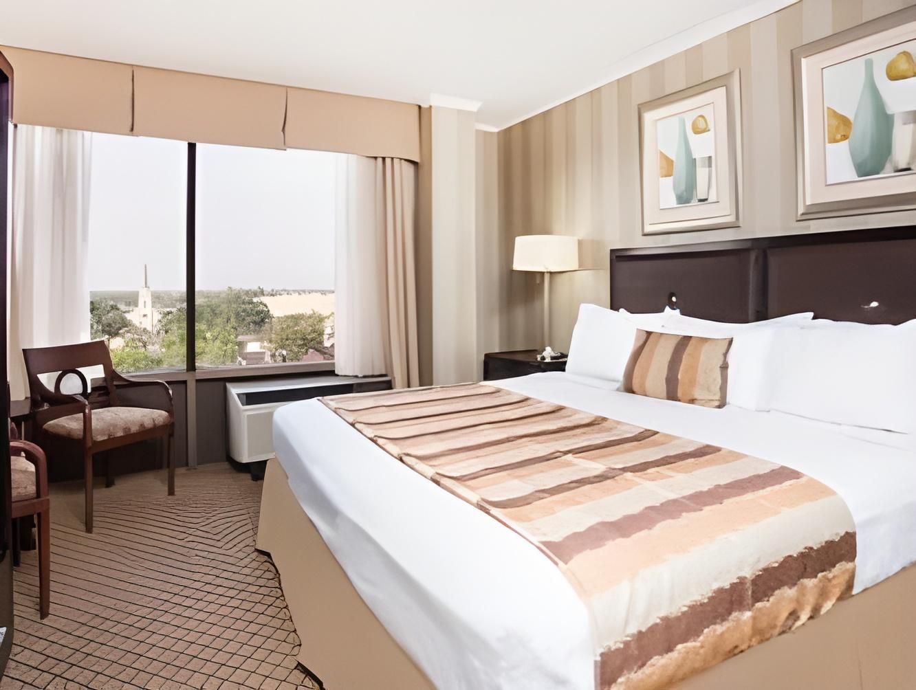 Ramada by Wyndham Augusta Downtown Hotel & Conference Center - אוגוסטה - חדר שינה