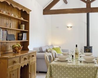Apple Cottage - Ludlow - Dining room