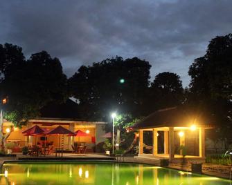 Graha Ayu Hotel - Mataram - Pool