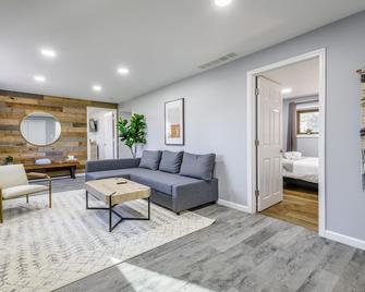 Bright, Beautiful 4br/2ba Commerce Twp Getaway! - Commerce Township - Sala de estar