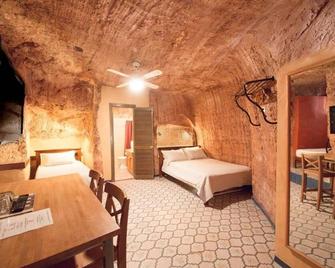 The Underground Motel - Coober Pedy - Bedroom