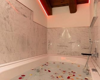 Villa Bottrigari Terrace Spa Bath Apartment - Bologna
