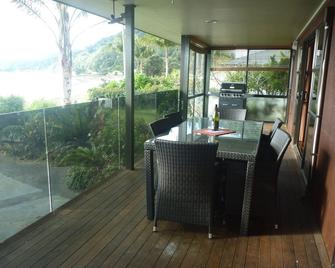 Pohutukawa Coast Bnb - Thames - Dining room