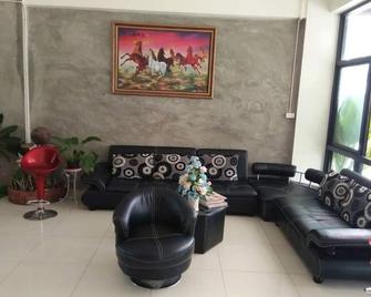 โรงแรมพรสิริ ศรีสะเกษ - ศรีสะเกษ - ห้องนั่งเล่น