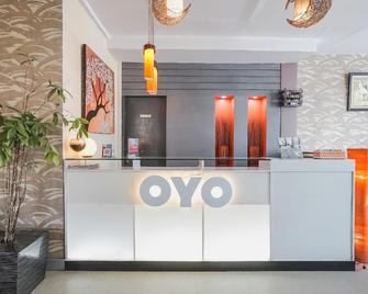Boulevard Hotel - Manado - Front desk