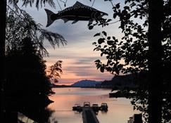 Angler's Dream. Waterfront Island Home. Private dock. Rental boat. Hot Tub. - Ketchikan - Piscina