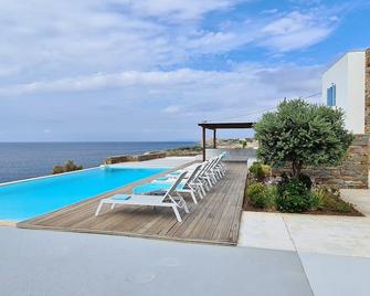 Villa Frear -Two waterfront villas with infinity pool - Koundouros - Pool