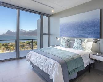 Seafront Home With Breathtaking Views. Cape Town Tourist Attractions Nearby - Pringle Bay - Slaapkamer