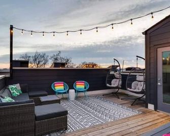 New Pink Howdy Oasis 13 Beds Rooftop View Parking - Nashville - Schlafzimmer