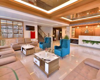 Jo Meriya International - Kenichira - Lobby