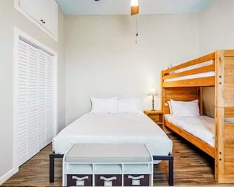 Penthouse on Claiborne - New Orleans - Bedroom