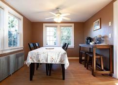 The Safe House - High Tech Apt #3 - 4 beds - Greenwich - Dining room