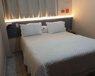Central Hotel - Campina Grande - Schlafzimmer
