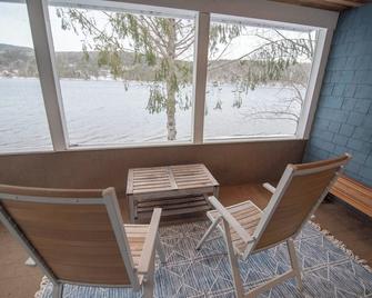 Charming Lakefront Cottage on Lake Mascoma - Enfield - Patio