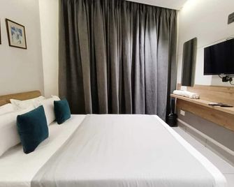 Hotel Kant by GoHotels - Near Shree Dwarkadhish Temple - Dwārka - Bedroom
