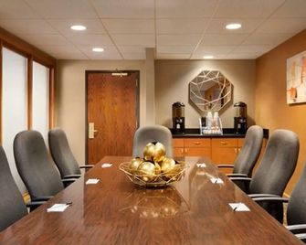 Townhome Inn & Suites by IHG - Cordova - Meetingruimte