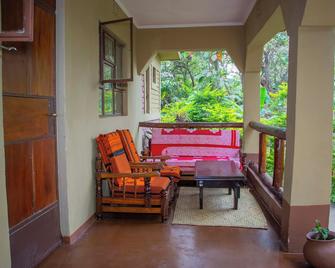 Shamba Hostel - Usa River - Balcony