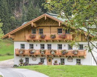 Bauernhof Krahlehen - B&B - Apartments - Filzmoos - Edificio