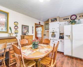 Russell Springs Getaway, 10 Mi to Lake Cumberland! - Russell Springs