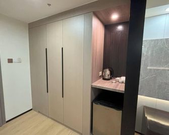 Lido De Paris Hotel - Manila