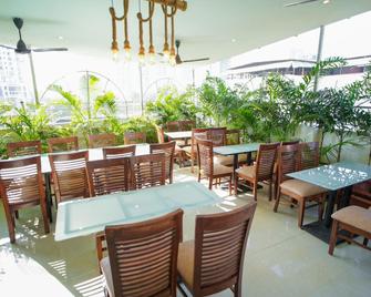 Hotel Skylink Hospitality Next to Amber Imperial - Mumbai - Restaurant