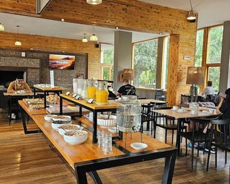 Pioneros Suites by Grupo Tierra Gaucha - San Carlos de Bariloche - Restaurant