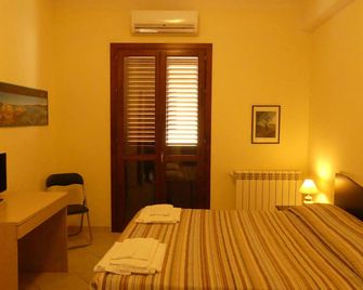 Beb 2000 - Sassari - Habitación