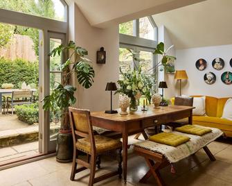 Best Design Stay Finalist/Top 12 Luxury Stays Uk - Lechlade - Dining room