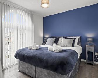 Serviced Apartment in Kettering Town Center - Stylish 2 bedroom Apartment, sleeps 4, free parking, wifi, Sky, Netflix - Northampton - Habitación
