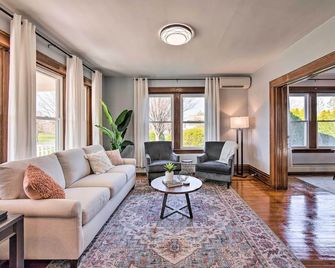 Home 2 Mi to Hersheypark Work and Play! - Hershey - Living room