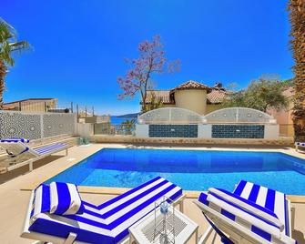 Villa Jibreel - newly renovated family friendly spacious 5-bedroom villa - Kalkan - Pool