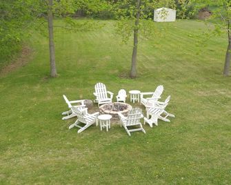 Close to South Beach and Kid's Corner - Huge Yard - South Haven - Patio