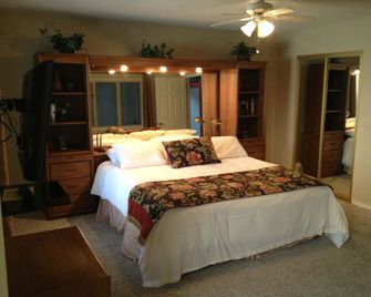 The Greens II at Bella Vista Village - Bella Vista - Bedroom