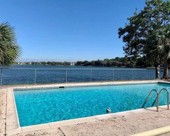 2-bedroom townhome in beautiful Texas City with WiFi, AC - Texas City - Pool