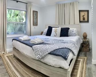 Canal Street Alchemy II - New Smyrna Beach - Bedroom