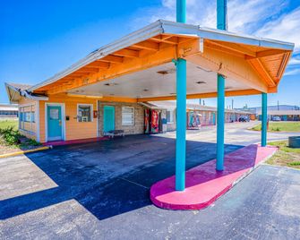 Gulfway Motel By OYO Near Airport I 37 - Corpus Christi - Building