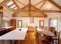 Stylish home in a beautiful countryside setting! - Bishopton - Dining room