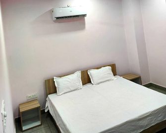 Hotel O Palazzo - Bhiwāni - Bedroom