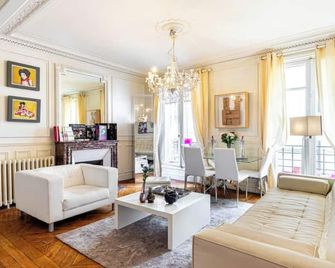 GuestReady - Apt lumineux face au Musée D'Orsay - Pariisi - Olohuone
