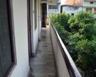 Om Guest House - Benarés - Balcón