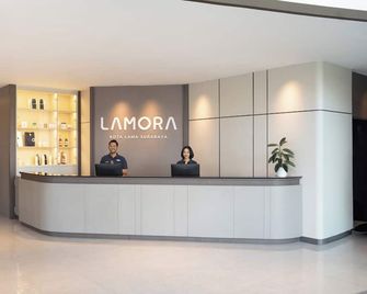 Lamora Kota Lama Surabaya - Surabaya - Resepsionis