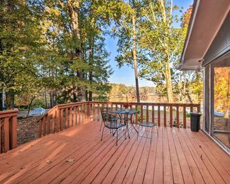 Spacious Duluth Home w/ Lake View & Fire Pit - Duluth - Patio